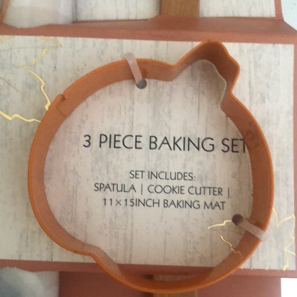 3 PIECE BAKING SET by Harvest DeCo Spatula / Cookie Cutter / 11 x 15 Baking Met - Picture 2 of 6